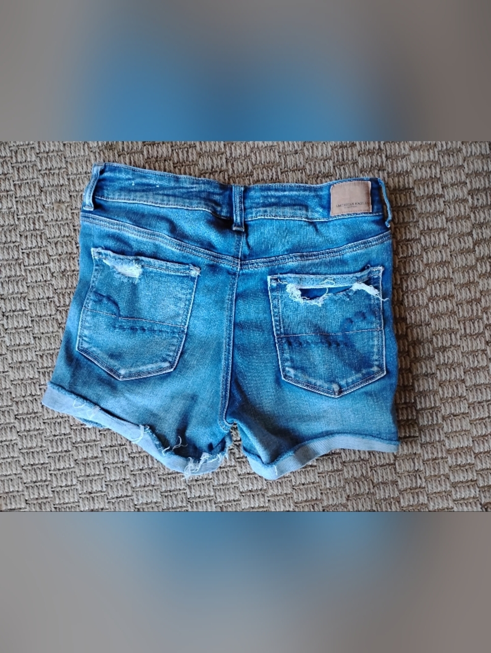 Women's AEO Distressed Blue Denim High Rise Shortie Jean Size 10